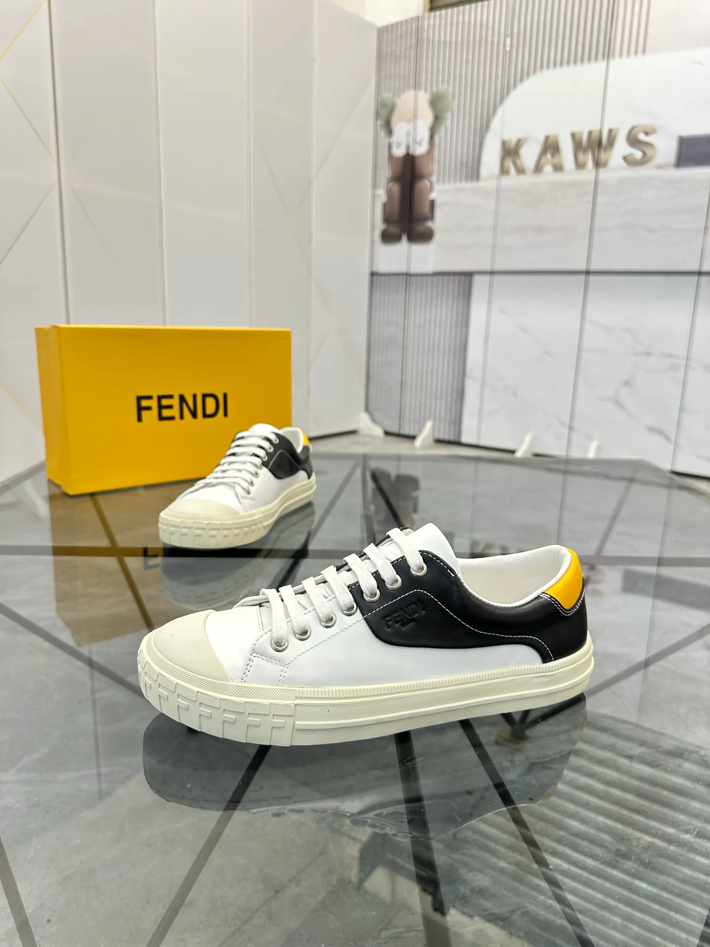 Selling men's shoes 💰: 💰P440¥ Product trademark: Fendi* "Fendi*" low-top casual shoes Regular size: 38-44 (can be customized to 45) Product materials: imported cowhide upper, sheepskin lining, original outsole. No.:6735